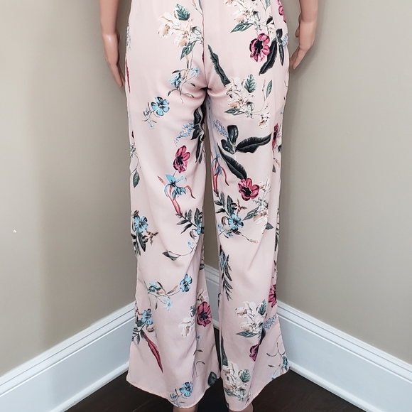 8 of Hearts • Blush Floral Jumpsuit Size S - Picture 4 of 6